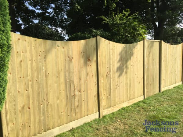 FEATHERBOARD CONCAVE TOP FENCE PANEL