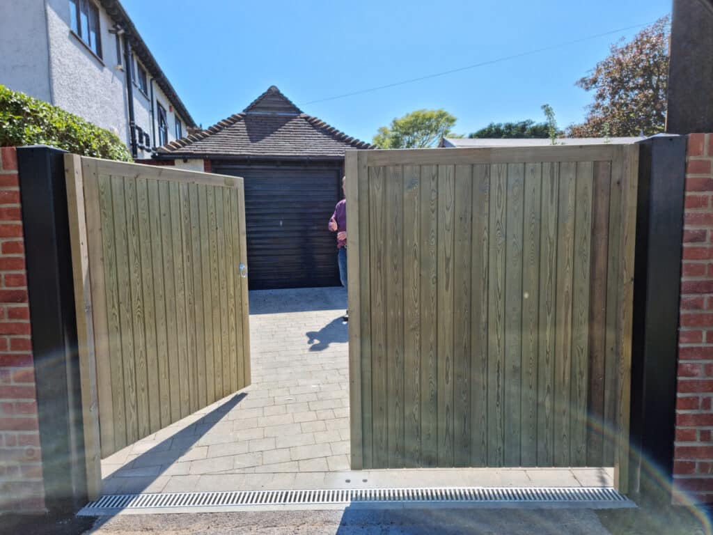 Rye courtyard gate installation lsb fencing & Decking Folkestone 3