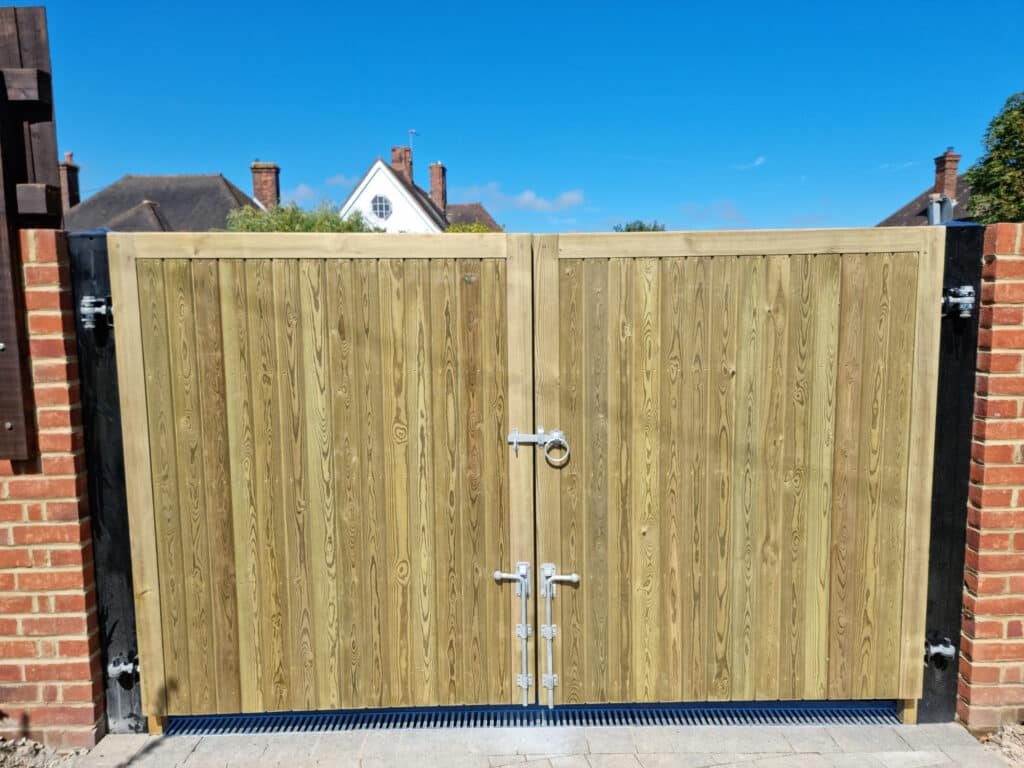 Rye courtyard gate installation lsb fencing & Decking Folkestone 5