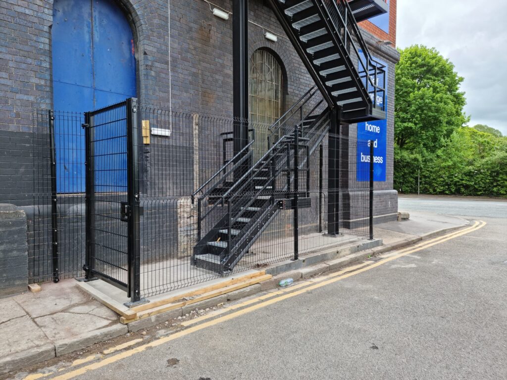 Metal & timber paladin V guard fencing & gates installation in Bristol