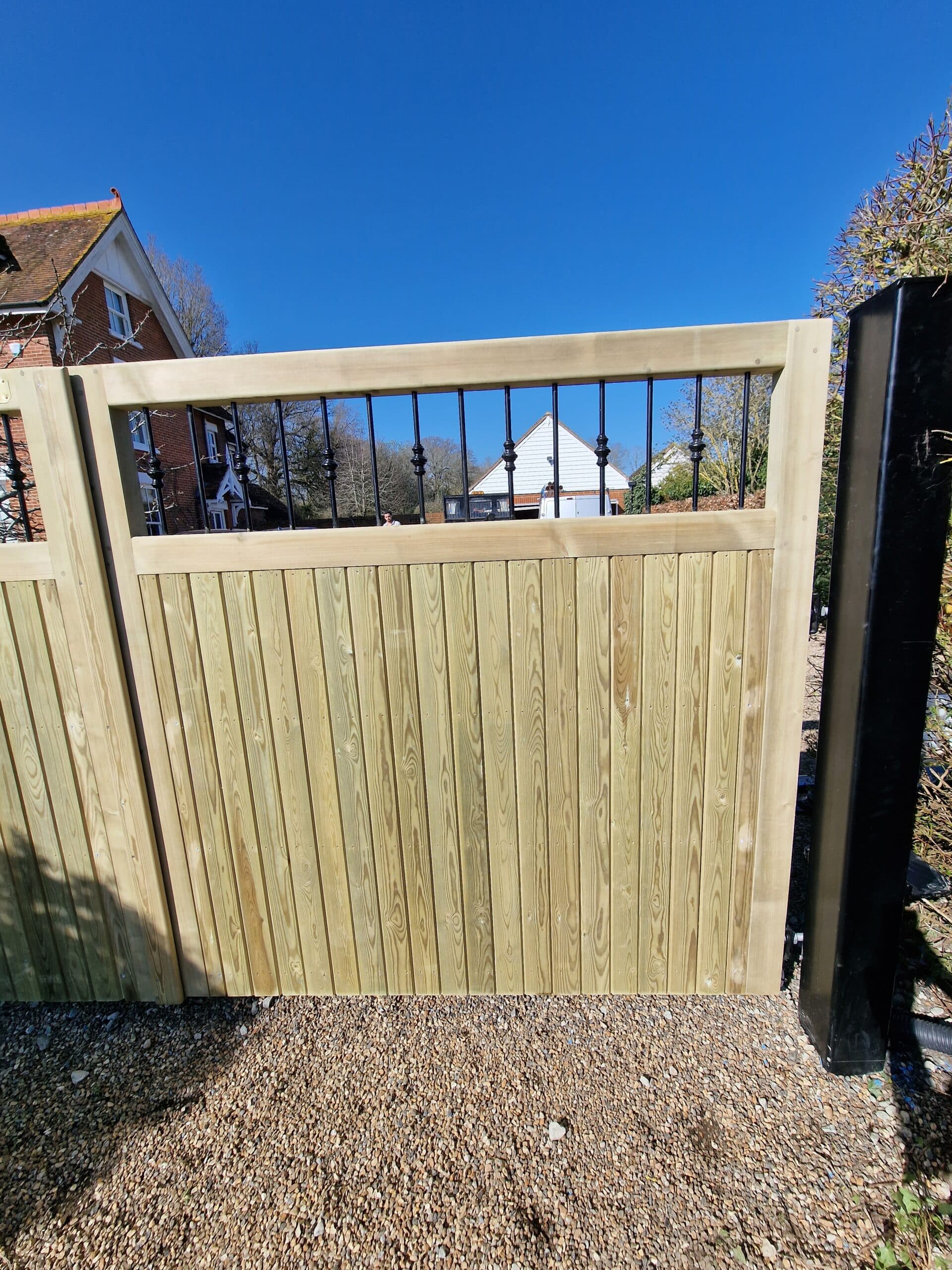rye courtyard driveway gate railings topper 2